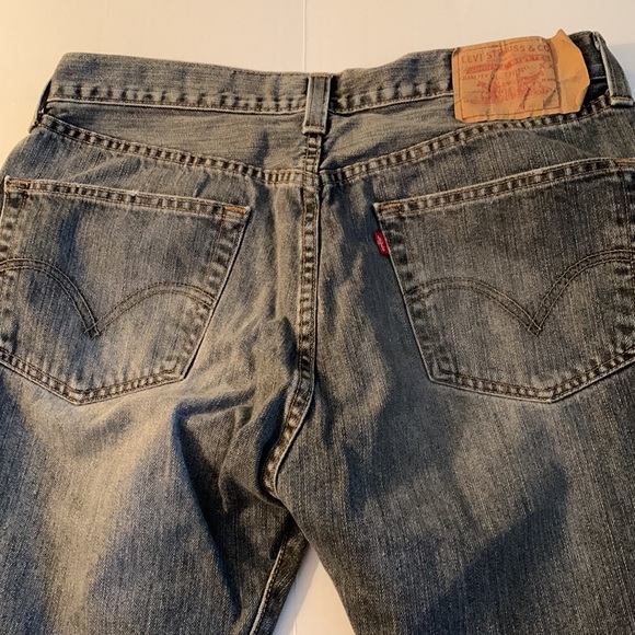LEVI’S. 501 XX. Stonewashed black/gray jeans. L32 X W34. Button fly. Red… - Picture 6 of 13